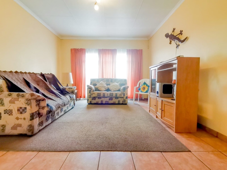 7 Bedroom Property for Sale in Parklands Western Cape